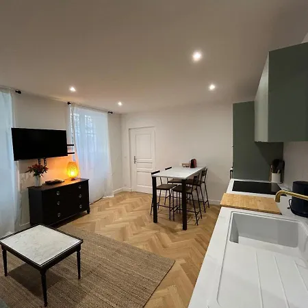 Daire Le Saint Louis, 5 Minutes Walking From Castle