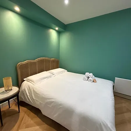 Le Saint Louis, 5 Minutes Walking From Castle Daire Versay